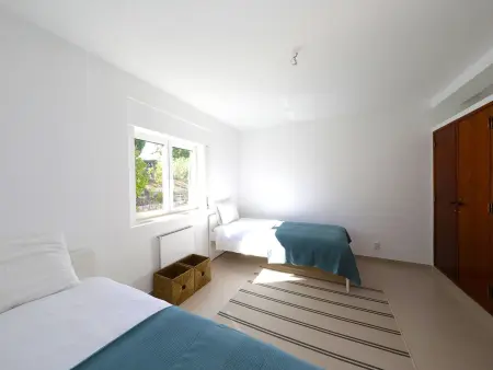 Maison moderne vue panoramique, piscine - familles - Photo 12