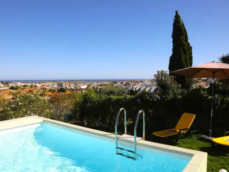 Maison moderne vue panoramique, piscine - familles - Photo 18
