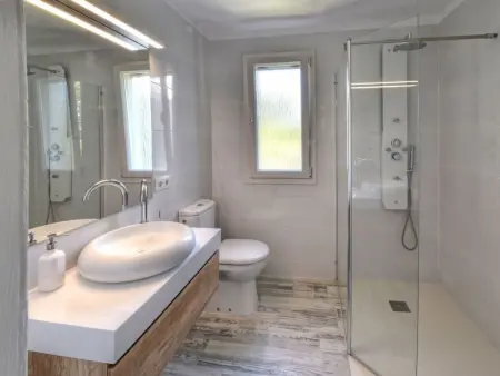 Modernes helles 3-Schlafzimmer Apartment mit Klimaanlage, 2017 komplett neu ren - Photo 19