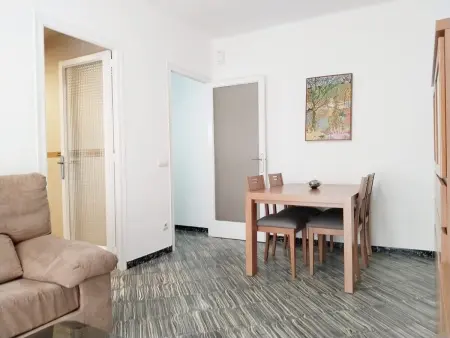 Appartement à Pineda de Mar pour 4, proche mer avec lave-linge et balcon - Photo 5