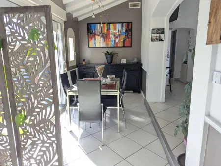 Villa avec climatisation, piscine et jardin privé - Photo 14