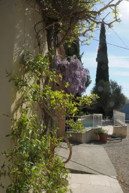 Bauernhaus mit Garten und Pool mit Bergblick, Maison 10 personnes à Sarrians - Photo 2
