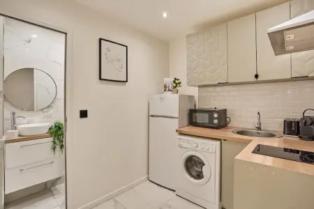 REGLISES 1, Superbe appartement en plein centre de Paris - Photo 9
