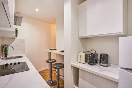 REGLISES 2, Superbe appartement en plein centre de Paris - Photo 5