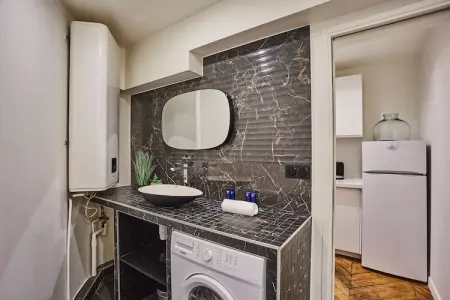 REGLISES 2, Superbe appartement en plein centre de Paris - Photo 12