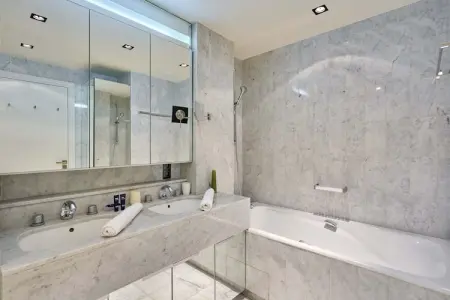 MAURICE BARRES, Superbe appartement 2 chambres avec terrasse à Neuilly-sur-Seine - Photo 13