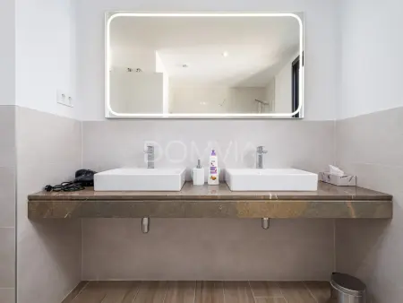 Appartement moderne 2CH avec grande terrasse et parking privé - Photo 9