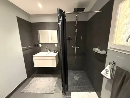 Charmante maison, piscine et clim - 8 pers., Maison 8 personnes à Mallemort - Photo 14