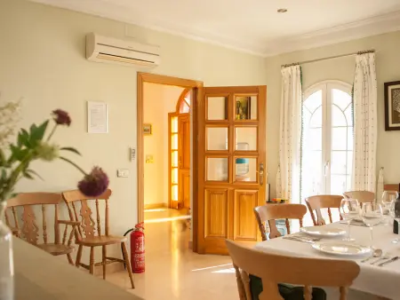 Villa spacieuse avec piscine privée, parking gratuit - Photo 3