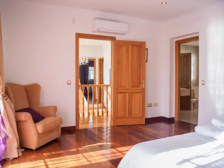 Villa spacieuse avec piscine privée, parking gratuit - Photo 5
