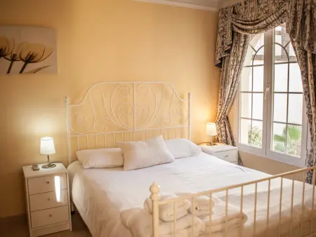 Villa spacieuse avec piscine privée, parking gratuit - Photo 12