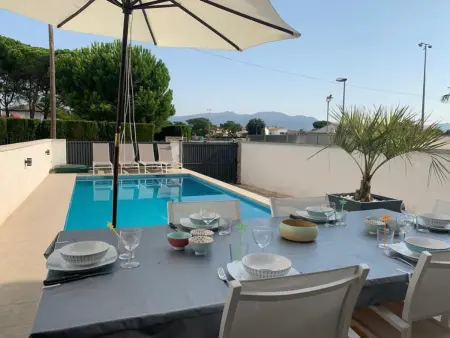 Villa élégante avec piscine privée - 8 pers., Villa 6 personnes à Empuriabrava - Photo 1
