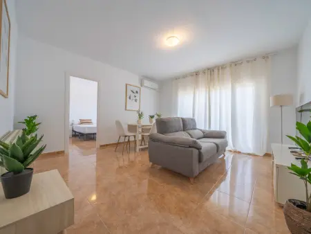 Appartement à Pineda de Mar pour 6, proche mer, climatisé, avec balcon et Wi-Fi - Photo 1