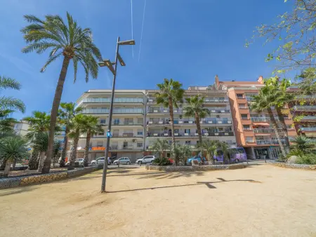 Appartement à Pineda de Mar pour 6, proche mer, climatisé, avec balcon et Wi-Fi - Photo 2