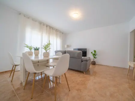 Appartement à Pineda de Mar pour 6, proche mer, climatisé, avec balcon et Wi-Fi - Photo 3