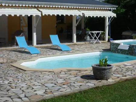 Villa avec piscine privée à Petit-Bourg, 100 m² - Photo 1