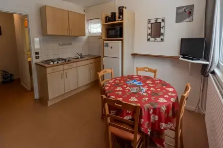 Les Monts Jura-Appartement 2 piÃ¨ces 4 personnes, Appartement de montagne avec piscine à Lelex - Photo 2