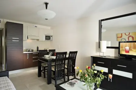 RÃ©sidence CarrÃ©e Marine-Appartement 2 piÃ¨ces 4 personnes, Séjour pour quatre avec vue sur la marina - Photo 3
