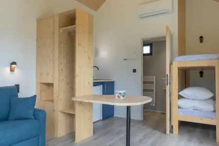 Le Domaine des MonÃ©diÃ¨res - Cabane de charme vue Lac 2ad  2enf -12ans, Chalet pour 4 personnes avec vue sur le lac - Photo 4