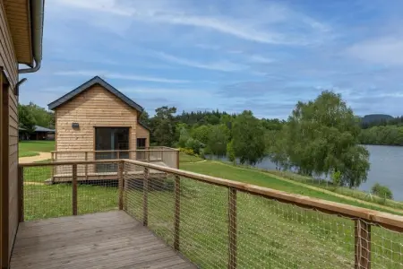 Le Domaine des MonÃ©diÃ¨res - Cabane de charme vue Lac 2ad  2enf -12ans, Chalet pour 4 personnes avec vue sur le lac - Photo 5