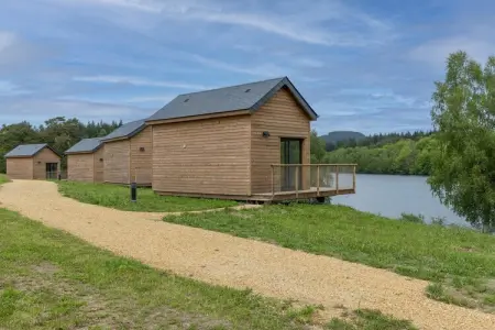 Le Domaine des MonÃ©diÃ¨res - Cabane de charme vue Lac 2ad  2enf -12ans, Chalet pour 4 personnes avec vue sur le lac - Photo 6