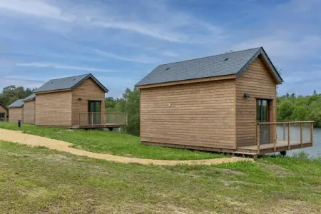 Le Domaine des MonÃ©diÃ¨res - Cabane de charme vue Lac 2ad  2enf -12ans, Chalet pour 4 personnes avec vue sur le lac - Photo 7