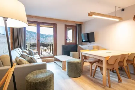Les Hauts de Vaujany -Appartement 2 piÃ¨ces avec coin nuit 6 personnes, Séjour confortable avec alcôve de couchage - Photo 2