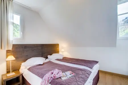 Les Jardins de BalnÃ©a-Appartement 3 piÃ¨ces avec coin nuit 8 personnes, Loudenvielle Séjour avec vue sur les Alpes - Photo 4
