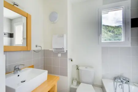 Les Jardins de BalnÃ©a-Appartement 3 piÃ¨ces avec coin nuit 8 personnes, Loudenvielle Séjour avec vue sur les Alpes - Photo 7