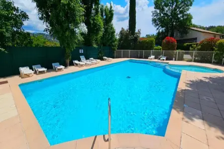 RÃ©sidence VacancÃ©ole Les Bastides de Fayence	Maison 3 piÃ¨ces 6 personnes supÃ©rieur, Duplex à Tourrettes avec accès à la piscine - Photo 4