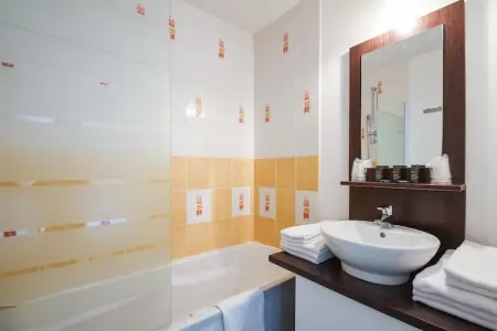 Les  Jardins  de  l'Amirauté- Appartement 2 piÃ¨ces avec coin nuit 6 personnes, Appartement familial près du port de plaisance - Photo 7