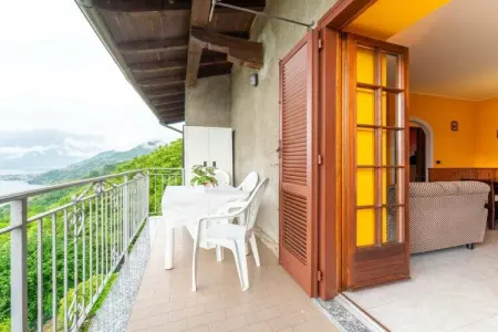512935, Un Balcone sul Lago Résidence de vacances confortable - Photo 1