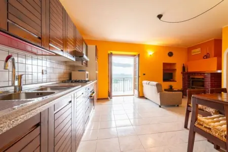 512935, Un Balcone sul Lago Résidence de vacances confortable - Photo 7