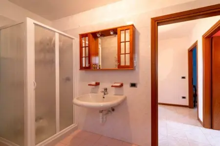 512935, Un Balcone sul Lago Résidence de vacances confortable - Photo 14