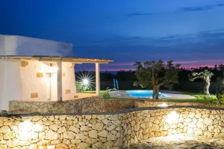 Prestige Pool Trullo - Torre Suda, Retraite de luxe en trullo avec jacuzzi - Photo 5