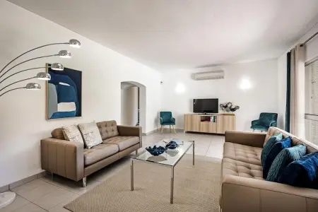 Villa Elena, Villa de 4 chambres près du vieux parcours de Vilamoura - Photo 2