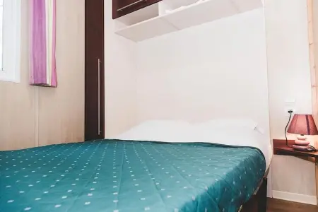 Camping Moncontour Active Park 2-Bedroom Chalet - 4/6 people, Chalet au bord du lac, Moncontour - Photo 3