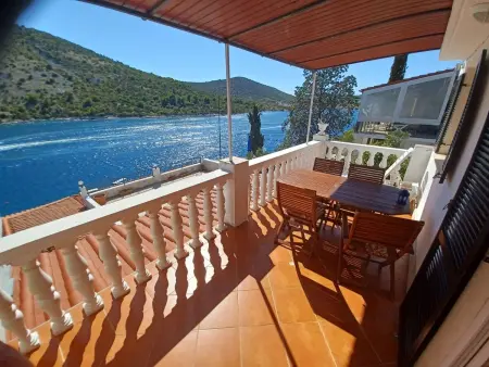 mit Balkon in der zweiten Etage, Appartement 4 personnes à Vinišće - Photo 2