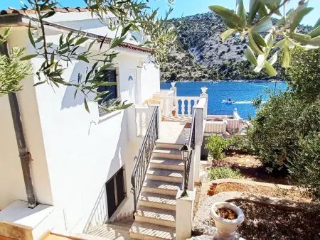 mit Balkon in der zweiten Etage, Appartement 4 personnes à Vinišće - Photo 3