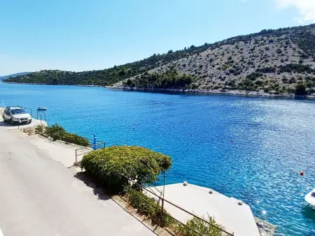 mit Balkon in der zweiten Etage, Appartement 4 personnes à Vinišće - Photo 4