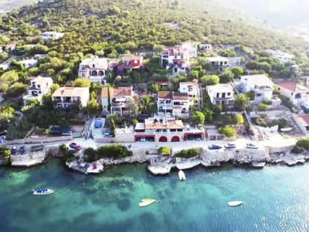 mit Balkon in der zweiten Etage, Appartement 4 personnes à Vinišće - Photo 10