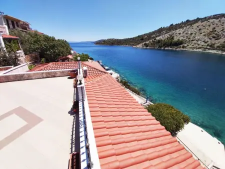 mit Balkon in der zweiten Etage, Appartement 4 personnes à Vinišće - Photo 12