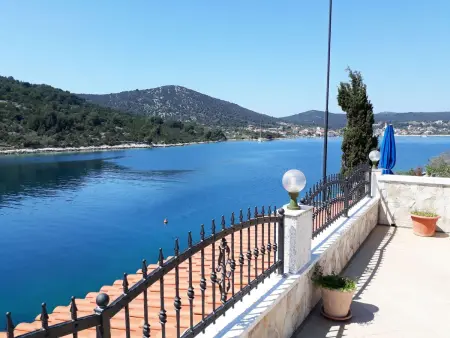mit Balkon in der zweiten Etage, Appartement 4 personnes à Vinišće - Photo 13