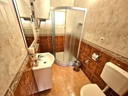 mit Balkon in der zweiten Etage, Appartement 4 personnes à Vinišće - Photo 17
