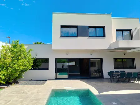 Villa contemporaine avec piscine et vue montagne - Photo 1