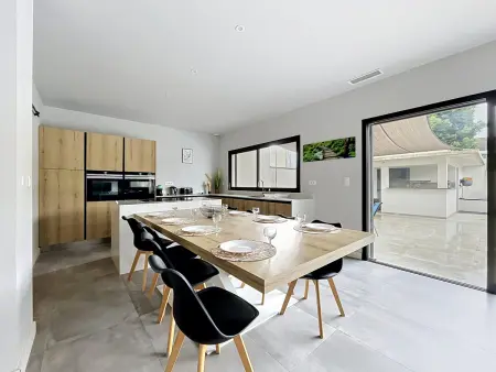 Villa contemporaine avec piscine et vue montagne - Photo 2
