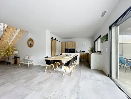 Villa contemporaine avec piscine et vue montagne - Photo 18
