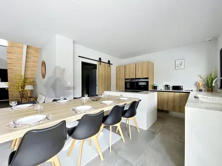 Villa contemporaine avec piscine et vue montagne - Photo 20