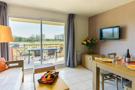 Cap Green 2 bedroom split-level apartment sleeps 6 OTA, Appartement en bord de mer avec piscine commune - Photo 11