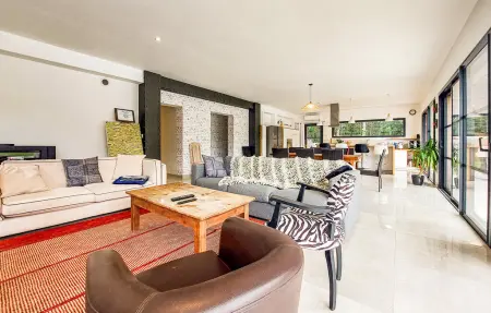 Luxueuse Villa avec piscine, Maison 12 personnes à Saint Laurent de la Pr - Photo 13